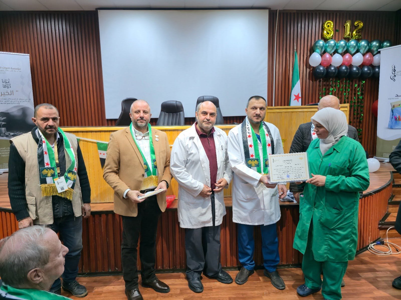 Hospital celebration recognises retired nurses and brings gifts to patients — photo 3