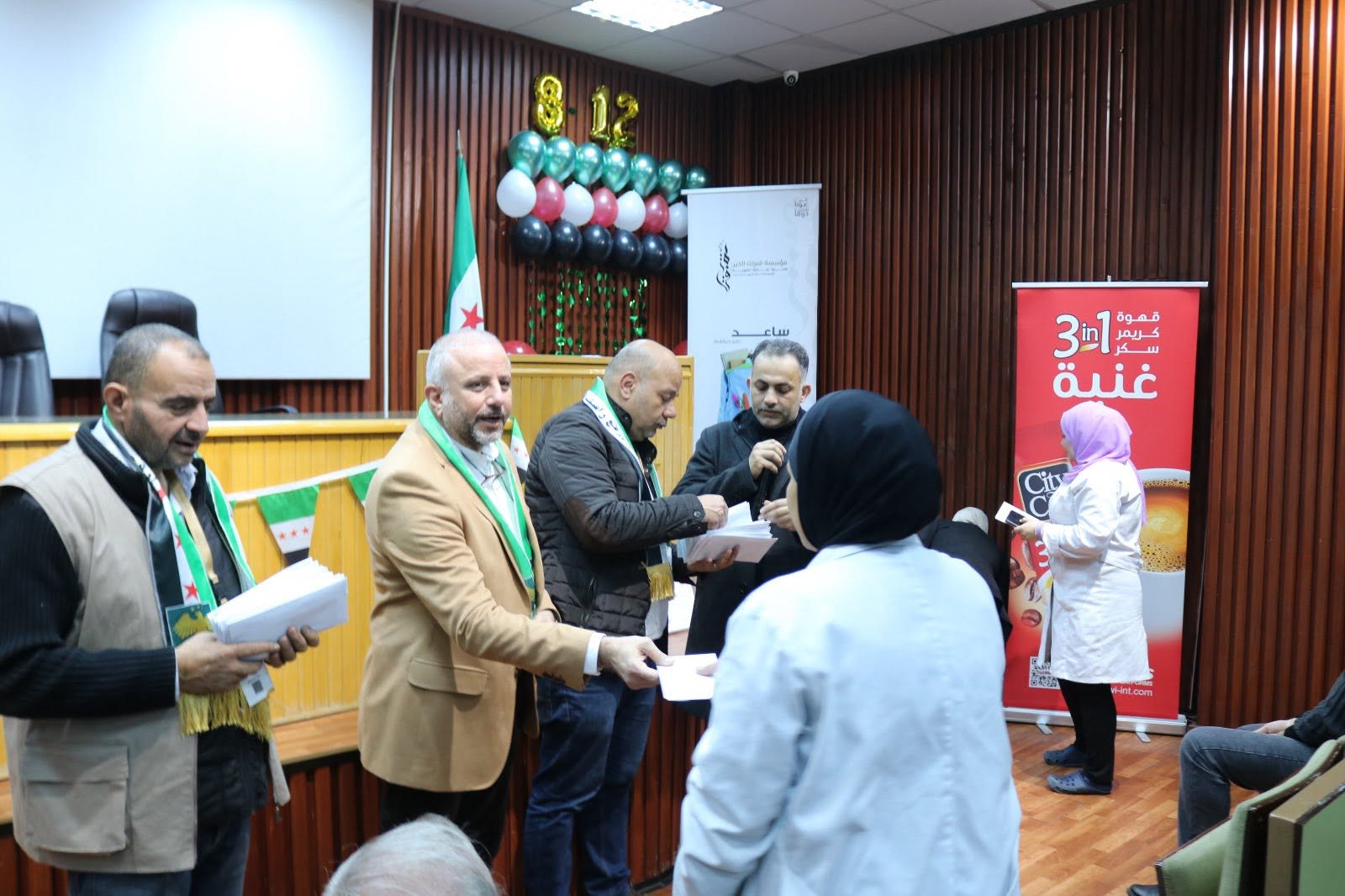 Hospital celebration recognises retired nurses and brings gifts to patients — photo 4