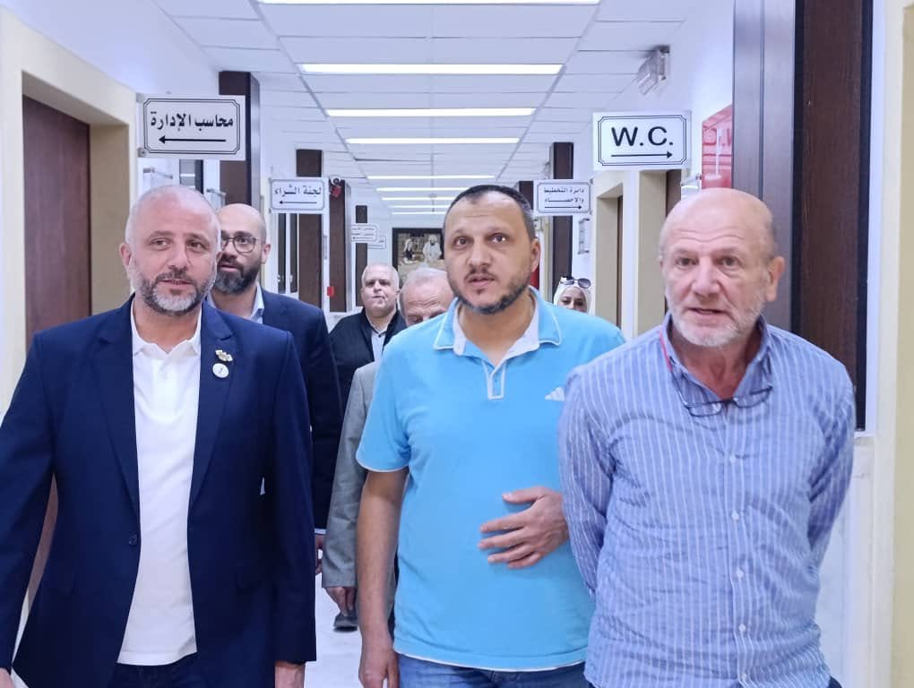 مجلس الأمناء يزور مشفى الكلية ويتابع احتياجات مرضى الغسيل — صورة 7