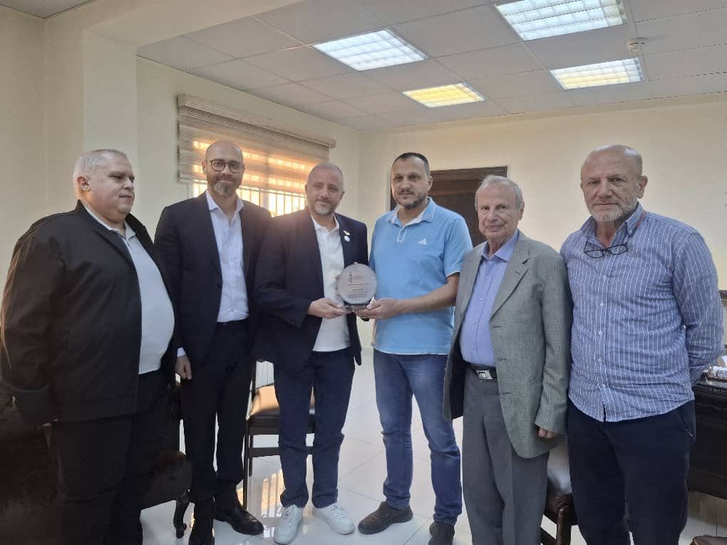 مجلس الأمناء يزور مشفى الكلية ويتابع احتياجات مرضى الغسيل — صورة 2
